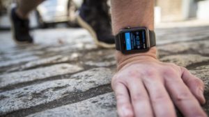Perbandingan Jam Tangan Pintar Samsung Gear Dengan Apple