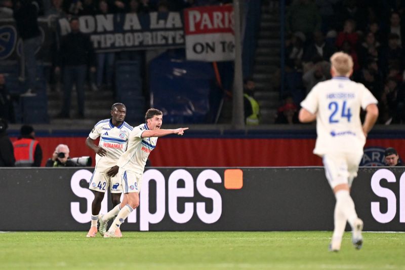 drama enam gol paris saint germain ditahan imbang strasbourg 3 3 index
