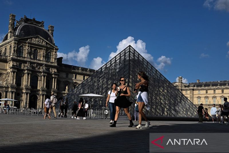 drama penangkapan pencuri permata mahkota louvre operasi senyap di jantung paris index