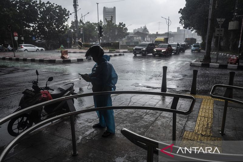 bmkg peringatkan cuaca ekstrem hujan lebat disertai angin kencang ancam puluhan kota di indonesia pada akhir pekan ini index