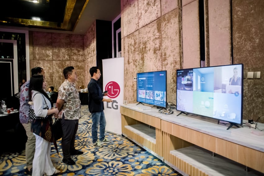 layar berani karat lg rilis commercial tv nanocell anti korosi tawarkan kemewahan streaming aman di kamar hotel tepi pantai index