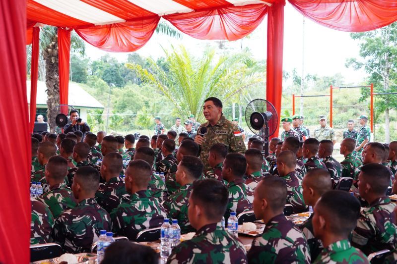 menhan ingatkan prajurit tni harus dekat dan harmonis dengan rakyat index