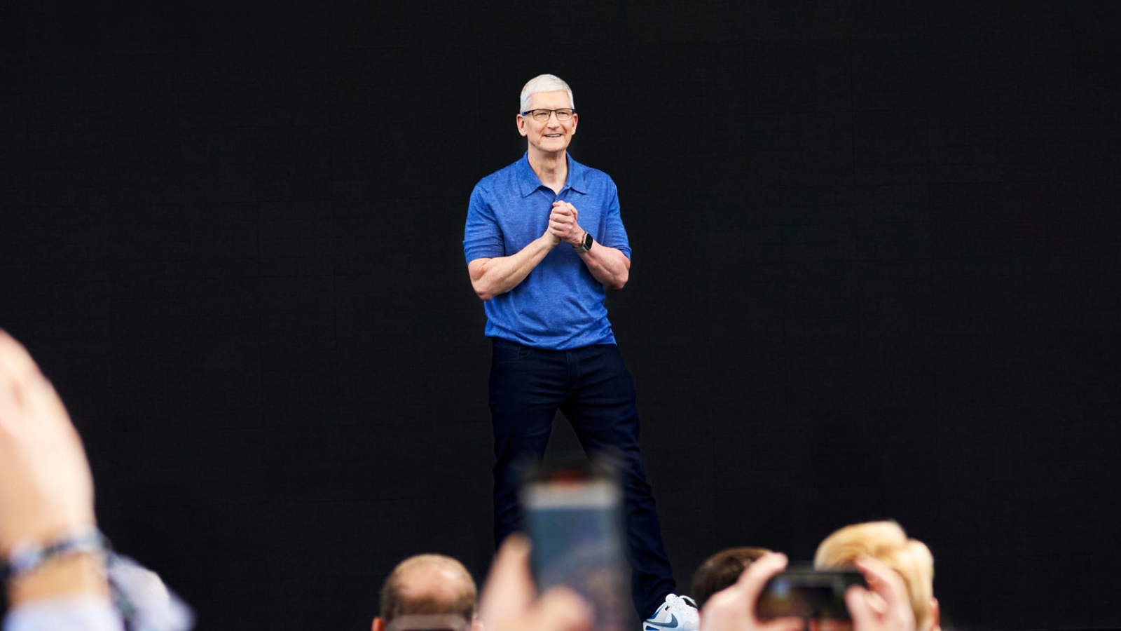 apple ceo tim cook buys 3 million of nike shares index