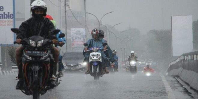 bmkg siaga hujan petir berpotensi guyur mayoritas daerah pada minggu index
