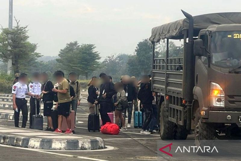 kemlu kembali pulangkan 54 wni dari perbatasan myanmar thailand index