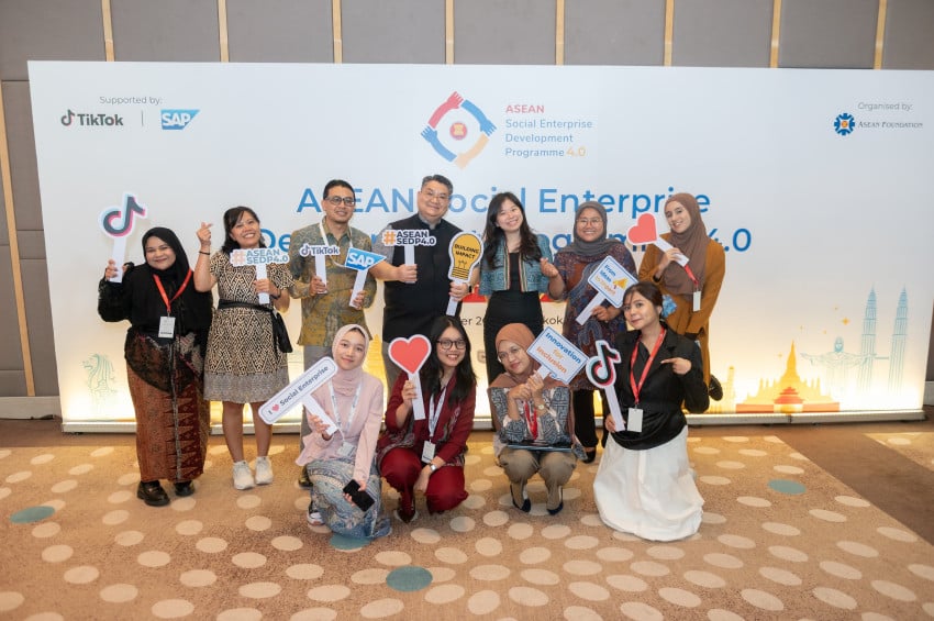 melawan algoritma kebodohan jhonatan leni dan sir pedot buktikan tiktok tak sekadar joget index