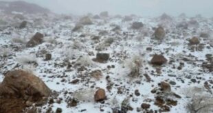 salju menyelimuti pegunungan al lawz di arab saudi index