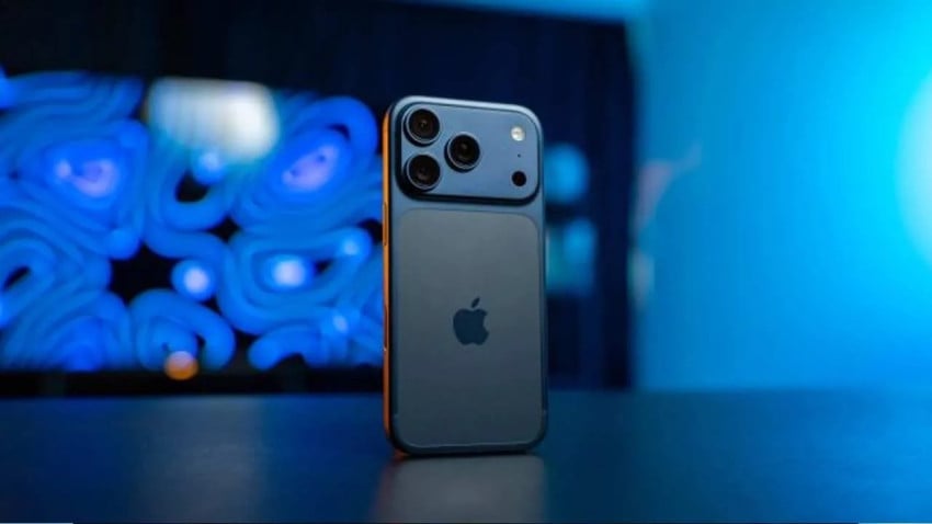 iphone 17 pro dilaporkan mengeluarkan suara bersiul saat dicas index