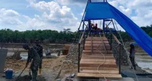membuka keterisolasian jembatan gantung 120 meter tni jadi jantung akses lubuk sidup pascabanjir index