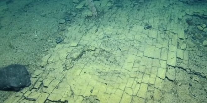 susunan bata kuno ditemukan di dasar laut dipercaya jalan menuju dimensi lain index