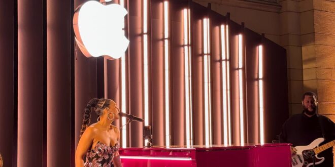 apple membuka ulang tahun ke 50 dengan konser kejutan alicia keys di new york index