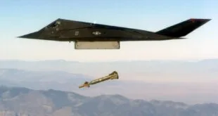 bom seberat hampir 1 ton yang diklaim digunakan as untuk hancurkan gudang senjata iran index 1