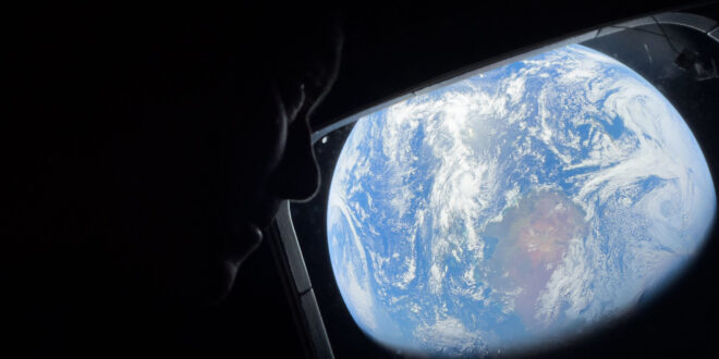nasa bagikan foto misi artemis ii ke bulan dengan iphone 17 pro max index