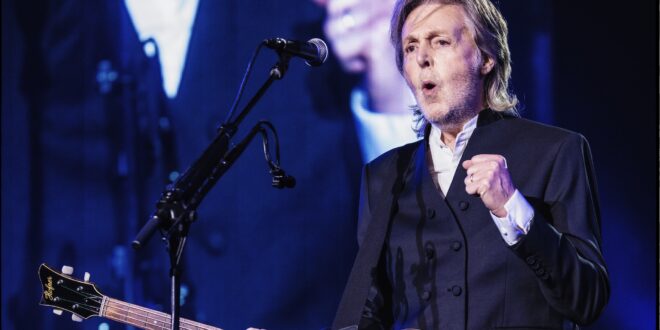 paul mccartney menggemparkan apple park dengan set lintas karier untuk perayaan 50 tahun index