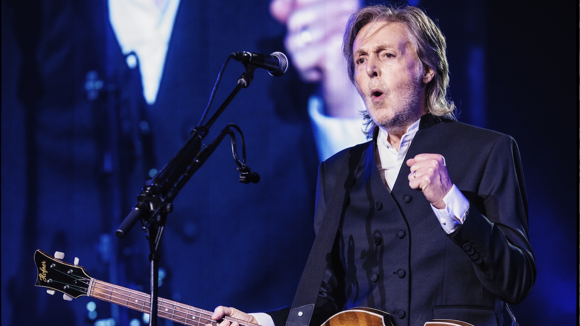 paul mccartney menggemparkan apple park dengan set lintas karier untuk perayaan 50 tahun index
