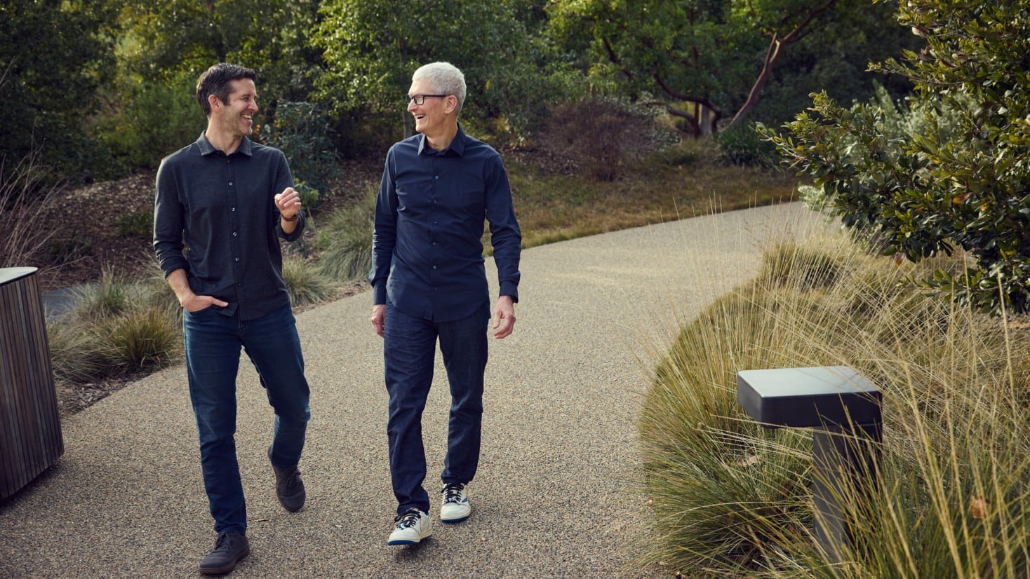 tim cook apple bagikan surat komunitas usai umumkan rencana mundur sebagai ceo index