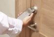 review level lock pro gembok pintar apple home key yang tak tampak seperti gembok index