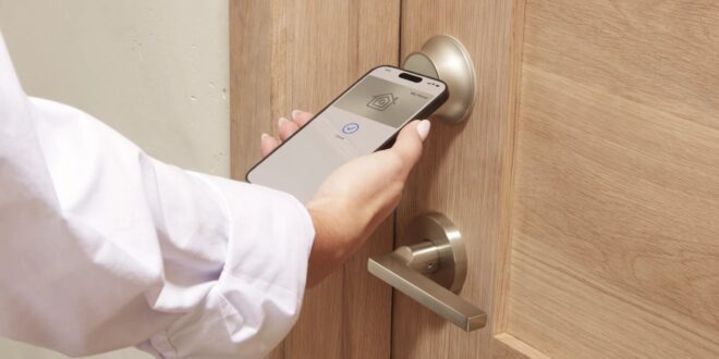 review level lock pro gembok pintar apple home key yang tak tampak seperti gembok index